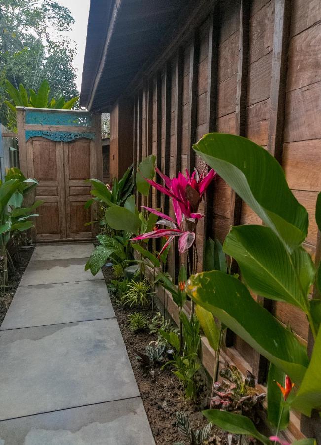 Benisari Batik Garden Cottage ウブド エクステリア 写真